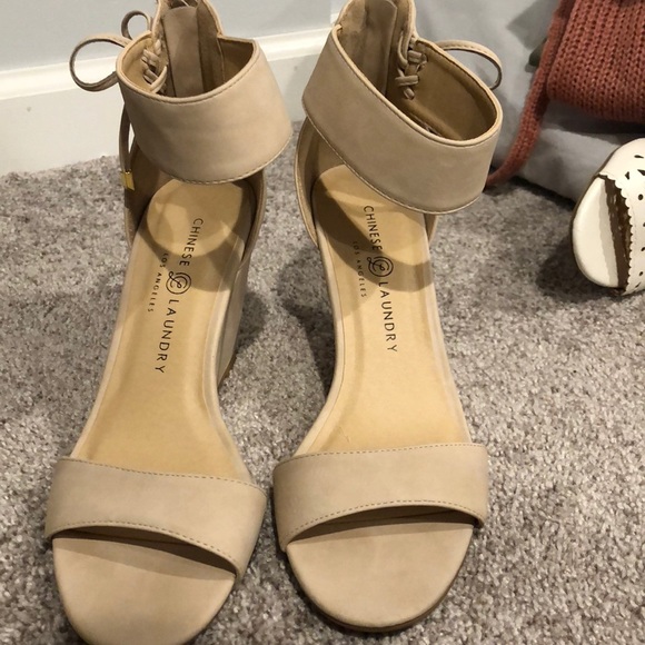 Nude Chinese Laundry wedges 7.5 size - Picture 2 of 4